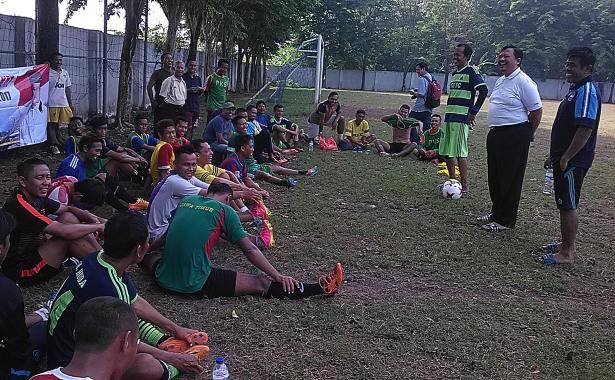 Anggota DPR RI Sigit Sosiantomo Sambangi Komunitas Sepak Bola PKS Surabaya