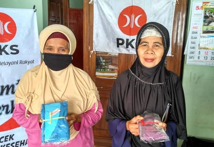 Percaya PKS, Warga Donasikan Jilbab dan 44 Kg Lele Segar