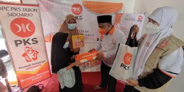 Bagi Paket Nutrisi, PKS Jatim Ingin Ceriakan Anak Indonesia di Tengah Pandemi