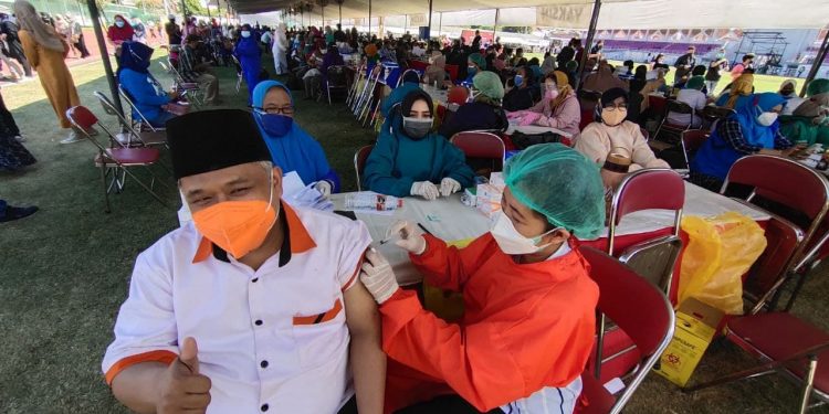 Divaksin Dosis Kedua, Ketua PKS Jatim Minta Anggotanya Penuhi Anjuran Dewan Syariah Pusat untuk Vaksinasi