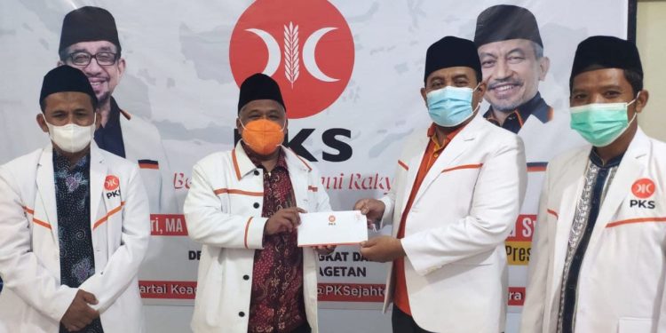 PKS Jatim Salurkan Santunan untuk Anggota PKS yang Kehilangan Anggota Keluarga karena Covid-19