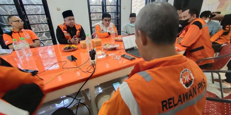 Koordinasi di Posko Induk Bencana PKS Lumajang, Irwan Apresiasi Kesiapsiagaan dan Layanan Relawan PKS dalam 2 Pekan