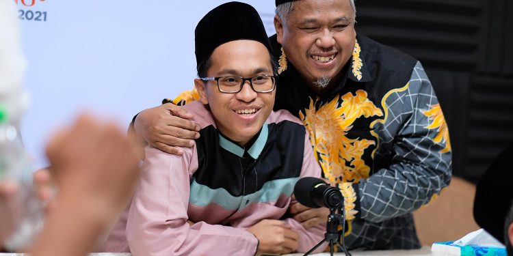 40 Hari Tak Lepas dari Kitab Fatchul Muin, Sholihan Raih Juara 1 Nasional Lomba Baca Kitab Kuning PKS