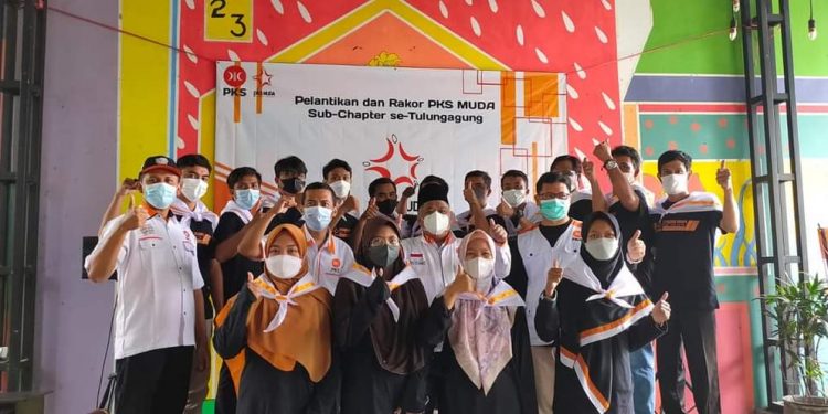 PKS Muda Tulungagung Lantik 19 Ketua Sub Chapter, Ketua PKS Jatim: Bangga Banyak Anak Muda Tak Anti Politik