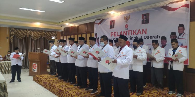 Ketua PKS Jatim Lantik DPTD PKS Kab Madiun, Nganjuk, dan Ngawi, Seluruh Pengurus Komitmen Layani Rakyat