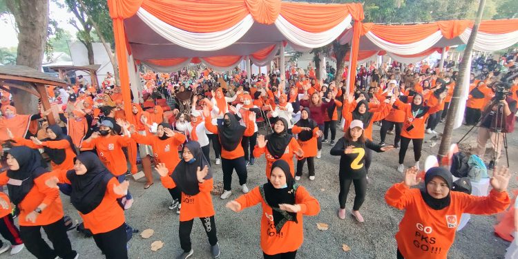 Senam Go PKS Go di Festival Laut Dr Salim, Diikuti Ratusan Emak-emak