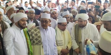 Bersama Para Habaib, Dr Salim Menuju Haul Habib Abu Bakar Assegaf, Pengunjung: Ahlan wa Sahlan Cucu Nabi