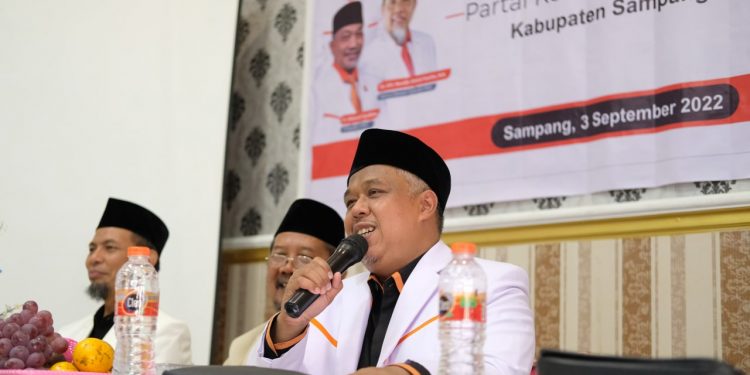 Kunjungi Sampang, Ketua PKS Jatim Kang Irwan Lantik Pengurus DPTD dan Pesan 3 Hal untuk Raih Kemenangan