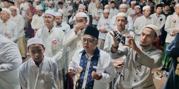 Kang Irwan Hadiri Maulid Nabi di Ponpes Wali Songo Situbondo, bersama Ribuan Orang Lantunkan Sholawat