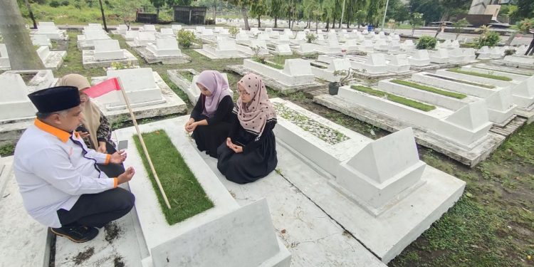 Ketua PKS Jatim bersama Gen Z Napak Tilas Perjuangan 10 Nopember: Generasi Milenial Harus Warisi Perjuanga