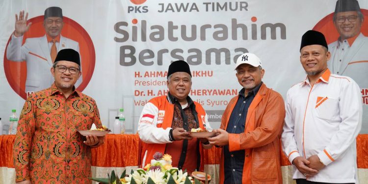 Potong Tumpeng untuk Kantor Baru PKS, Ini Pesan Presiden PKS dan Kang Aher