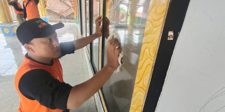 Ratusan Peserta Kembara PKS Bantu Warga Situbondo, dari Bersih-bersih Masjid dan Makam Hingga Beri Pelatihan 