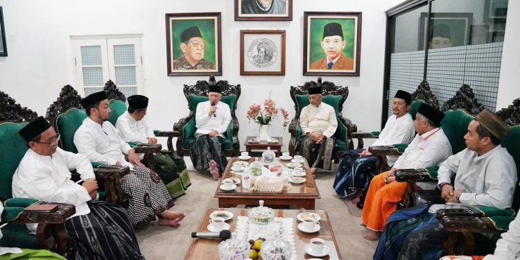 Sowan ke Ponpes Tebu Ireng, Presiden PKS Ahmad Syaikhu Minta Doa dan Nasihat KH Abdul Hakim Mahfudz