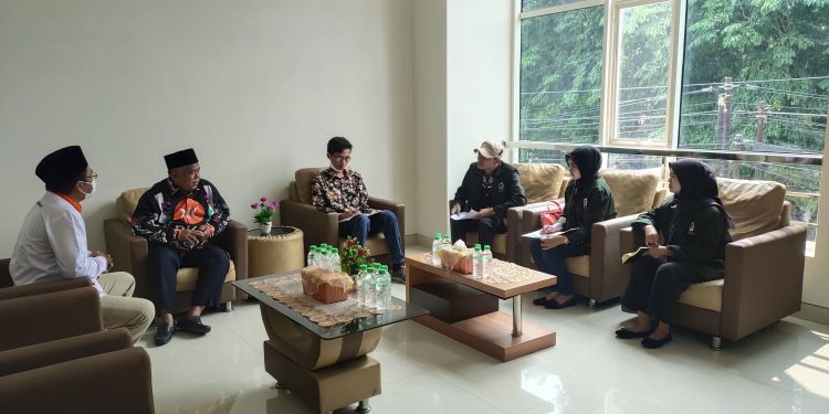 4 Mahasiswa UINSA Ini Berkunjung, Ketua PKS Jatim: Ini Wujud Kolaborasi