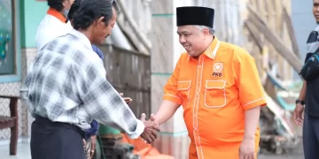 Kunjungi Masyarakat Terdampak Banjir Rob Situbondo, Irwan: Kami Ingin Berbagi Rasa