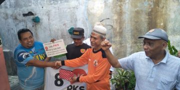 Ketua RW Menangis Terharu, PKS Menanggung Biaya Bedah Rumah Warganya