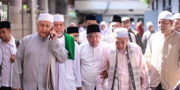 Ziarah Makam KH Hasyim Asy’ari dan KH. Wahab Hasbulloh, Ketua PKS Jatim Ajak Warisi Semangat Perjuangan Ulama dalam Peringati HUT Kemerdekaan ke-78
