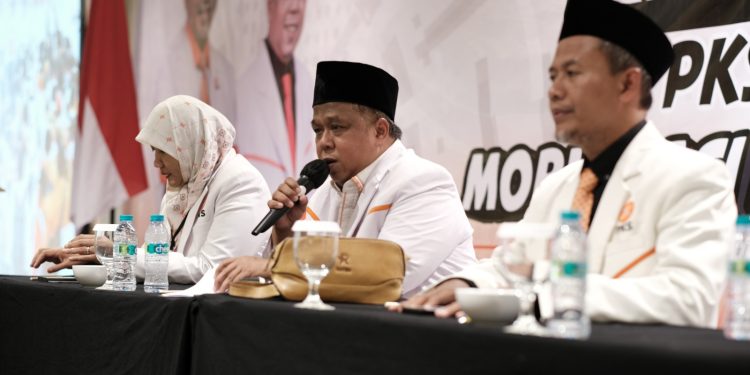 Ratusan Caleg PKS Jatim Tandatangani Pakta Integritas, Kang Irwan: Ini Komitmen Kami pada Rakyat!