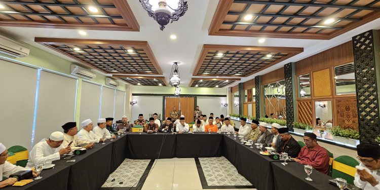 Bertemu Kiai dan Habaib di Madiun, Presiden PKS Juga Kunjungi Ponpes Al Fatah Temboro Magetan dan Hadiri Haul KH Bisri Syansuri Jombang