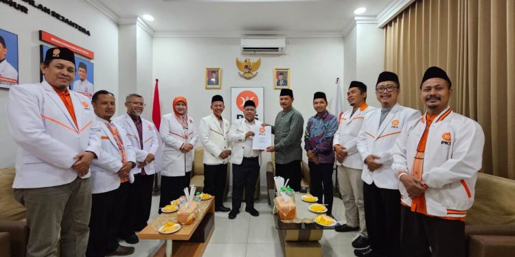 PKS Jatim Serahkan SK DPP untuk Ony Anwar dan Maidi di Kabupaten Ngawi dan Kota Madiun