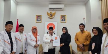 Serahkan SK DPP PKS, Dukung Ikfina dan Ning Ika Maju Cakada Kabupaten dan Kota Mojokerto