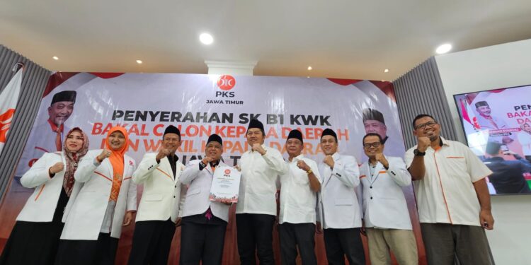 Serahkan 7 SK B KWK, Ketua PKS Jatim: Siap All Out Raih Kemenangan Berkah dan Bermartabat