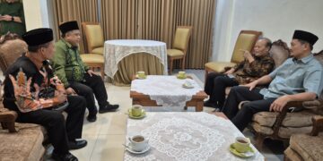 Bertemu dengan Ketua PKS Jatim, Hidayat Nur Wahid Doakan dan Support Kemenangan Khofifah-Emil Menang di Pilgub Jatim dan 70 Persen Paslon PKS Menang