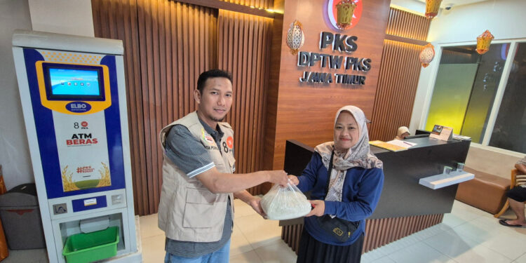 PKS Jatim Hadirkan ATM Beras: Wujud Nyata Pelayanan dan Cinta untuk Rakyat