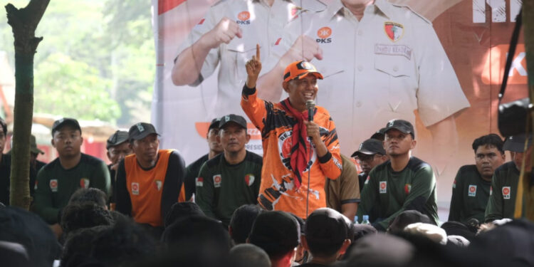 Ketua PKS Jatim Bangkitkan Militansi Ribuan Kader di Kembara: Siaga, Berani, Setia!