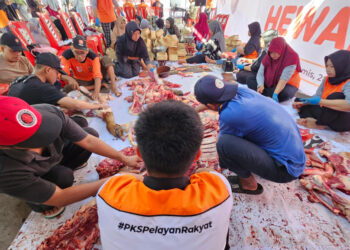 Dari Kader untuk Masyarakat, PKS Jatim Tebar 71.555 Paket Daging Kurban