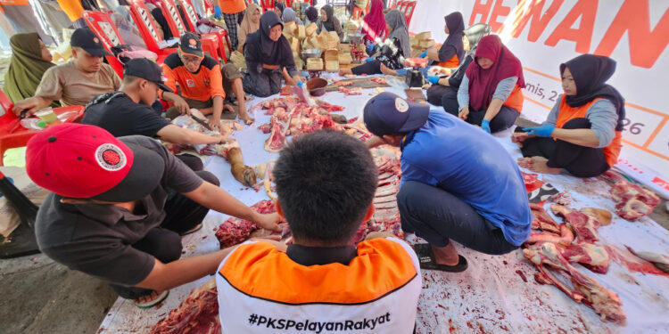 Dari Kader untuk Masyarakat, PKS Jatim Tebar 71.555 Paket Daging Kurban