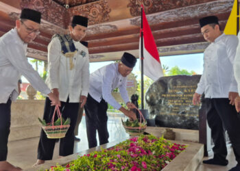 Kenang Perjuangan Bung Karno, PKS Jatim Ziarah ke Makam Sang Proklamator