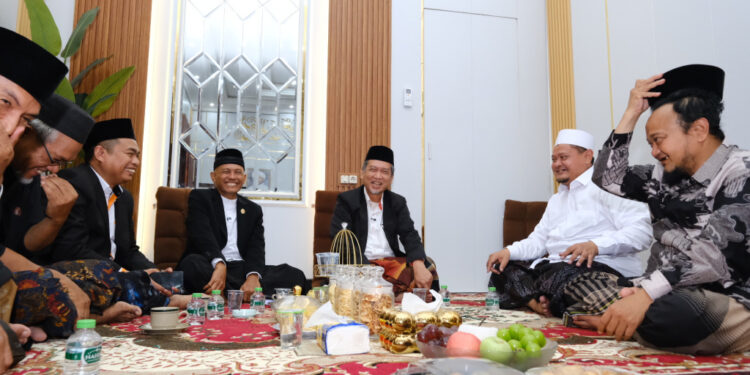 Usai Pembukaan Muktamar NU, AMY dan Ketua PKS Jatim Silaturahmi ke Gus Rozaq Tambakberas