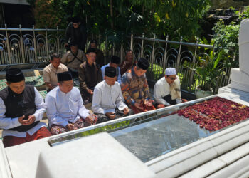 Ketua PKS Jatim Dampingi AMY Ziarah ke Makam Sunan Ampel, Teladani Dakwah yang Penuh Rahmat