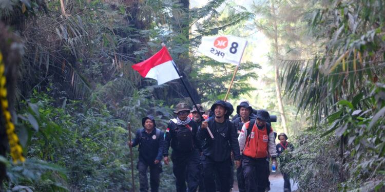 Long March di Kaki Semeru, Peserta Kembara PKS Jatim Diuji Ketangguhannya